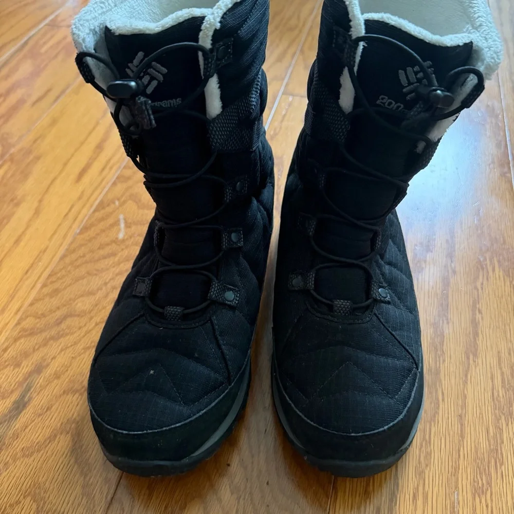 Columbia Black and White Women's Winter Snow Boots 8.5 waterproof techlite